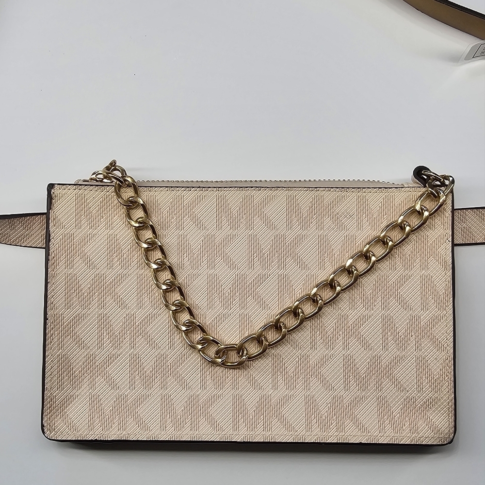 Michael Kors belt bag with pull chain - Picture 2 of 7